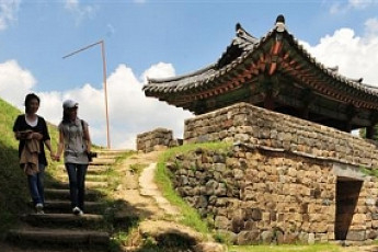 [여행]구비구비 성곽길 따라… 과거로 떠나는 시간여행