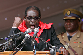 ‘최장기 독재’ 무가베 짐바브웨 대통령, 그의 월급은?