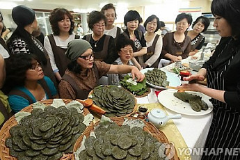 '단오에 먹는 음식' 앵두화채·수리취떡 등…만드는 방법은?