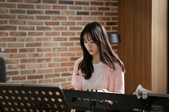 수목드라마 '내그녀' , 크리스탈 자작곡 '울컥' 공개 