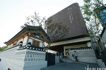 [장세영의 서울 숨은그림찾기] 한옥과 양옥이 조화 이룬 '가회동 성당'