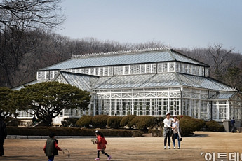 [장세영의 서울 숨은그림찾기] 우리 땅 야생화·자생식물 한자리에… '창경궁 대온실'