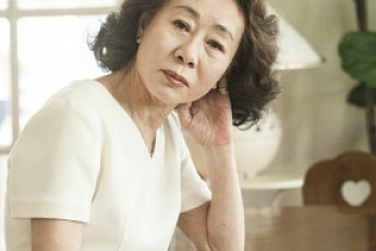 [대중문화 신중년 시대] 윤여정 “마지막 순간 님과 함께… 금님이‘참 부럽다’ 했죠”