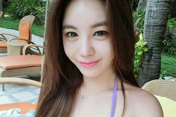 UFC 강예빈, 연보라 비키니 ‘새하얀 볼륨 몸매’ 화제… “태닝이 안돼”