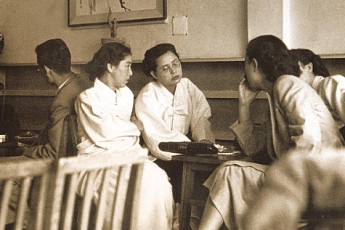 고등교육도 직장생활도, ‘여성의 굴레’ 벗어나기엔…