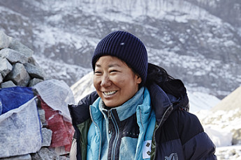 라미란, '히말라야' 원정대 홍일점…'여배우 미모' 포기한 연기 투혼