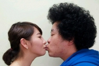 안소미, 동료 개그맨 송영길과 뽀뽀…이게 무슨 일이야?