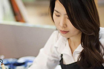 김초혜 작가, 초대 개인전 ‘블루밍 가든’ 연다