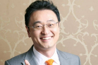 개그맨 출신 권영찬 교수, 시각장애인 3명 개안수술 지원