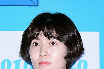 [BZ포토] 심은경, 영화관 밝히는 백옥피부