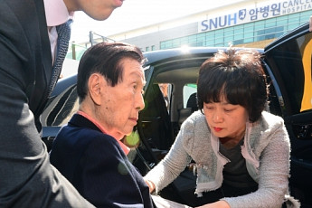 신동주, 신격호 총괄회장 '임의후견감독인 선임청구' 법원제출