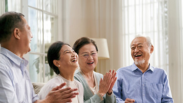 보다 젊게 사는 시니어, “욜드족 파급력 점점 더 커질 것”