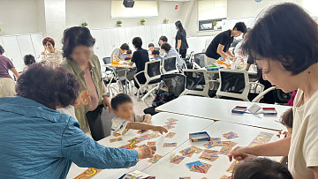 “혈연 넘어 마을 조손까지”  황혼육아, 혼자가 아니라 함께