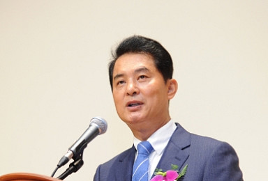 류영진 식약처장 “낡고 불필요한 규제 과감히 개선”