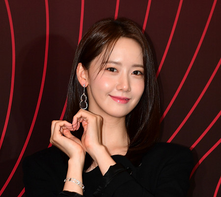 [비즈 포토] 윤아, 심쿵 손하트