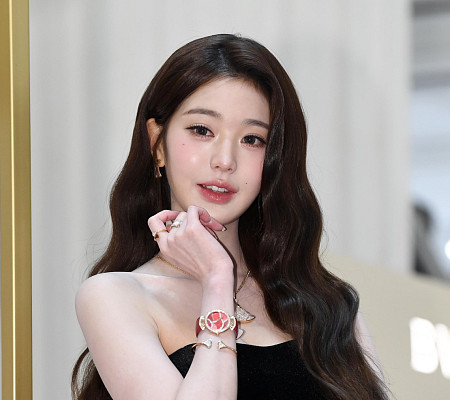 장원영, 눈부신 비주얼 완벽한 포즈 '시선 싹쓸이'