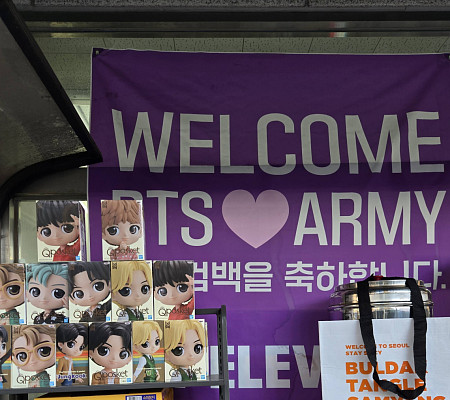 [비즈 포토] "웰컴 BTS·아미" 편의점도 보랏빛 변신