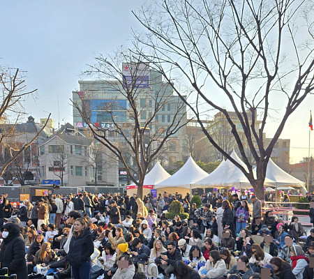 [비즈 포토] "BTS가 온다" 광화문 광장 가득 메운 보랏빛 기다림