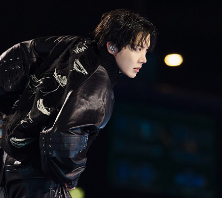 [비즈 포토] BTS 제이홉, 무대 위 폭발하는 에너지