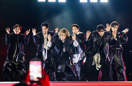 [비즈 리뷰] 방탄소년단(BTS), 10만 아미와 완성한 광화문 소우주