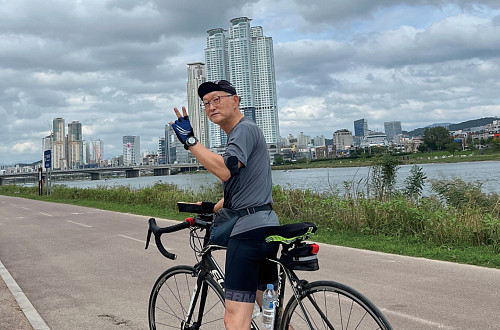 [이색 여행 베테랑] ④ 민창현 씨 “두 바퀴로 2239㎞, 일흔의 도전”