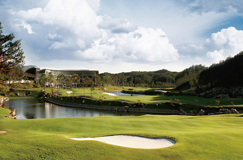 철(鐵)이 만든 세상, 페럼클럽