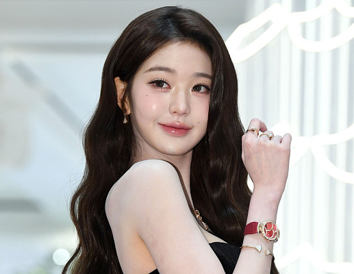 장원영, 포토월 물들인 돋보이는 미모