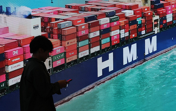 “방산 화물·LPG도 나른다”…국내 선사, 해운운임 하락 지속에 ‘생존 돌파구’ 분주