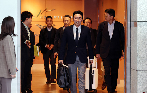 ‘방산협력 특사’ 강훈식 유럽 출국…폴란드 잠수함 비롯 79兆 세일즈 지원