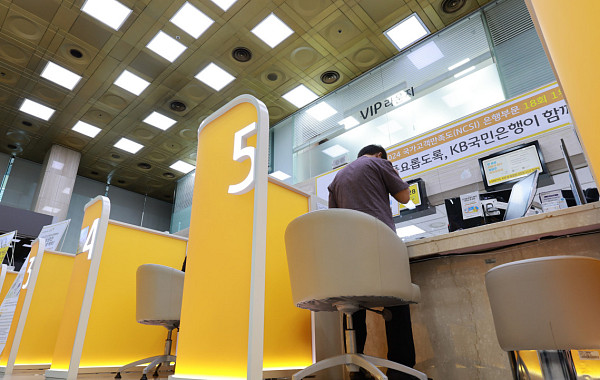 "개인사업자도 대출 갈아탄다" 17일 개시⋯ 자영업자 이자부담 낮출까