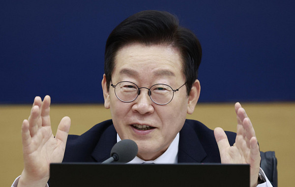 이 대통령, 소방청·국세청 찾아 야근 공직자들 격려