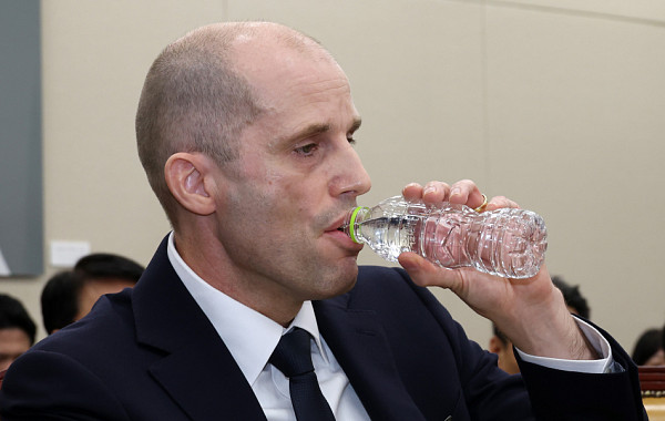 ‘10년간 불출석’ 김범석 쿠팡 의장, 과방위 청문회도 불참…국내 제도 허점 도마 위