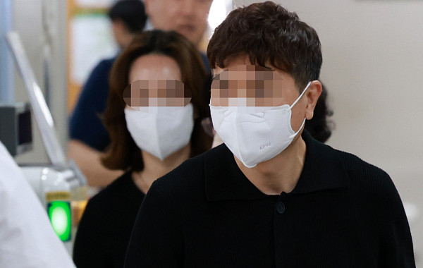 '수십억 횡령' 박수홍 친형, 항소심서 징역 3년6개월…법정구속