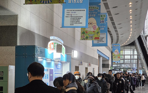 비 오는 날씨에도 국내 첫 계란박람회 인기…이튿날도 ‘오픈런 행렬’[2025 에그테크]