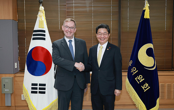 이억원 금융위원장, 주한 영국대사와 '한-영 금융협력' 논의