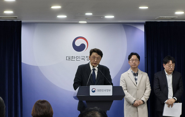 휴대폰 개통 안면인증 논란에…정부 “생체정보 저장 안 돼”