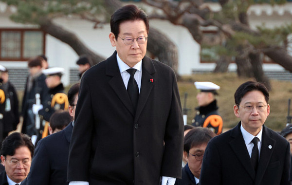 李대통령, 새해 첫 일정으로 '현충원' 찾아 "대도약 원년 열겠다"