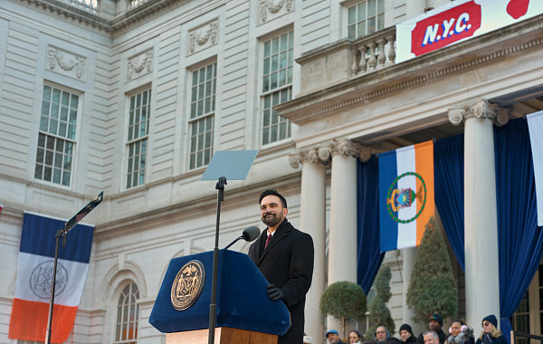 뉴욕시장 취임 맘다니 “새 시대 시작…안전·물가 안정·풍요 약속”