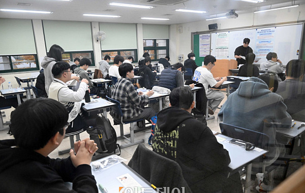 수능 종료 벨 실수로 1분 잃은 수험생들…法 국가 “1인당 최대 500만원 지급”