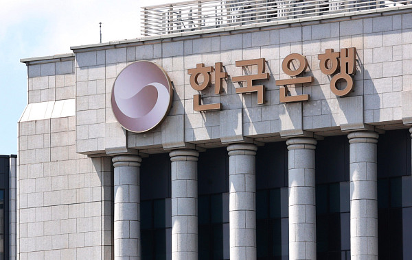 ‘환율ㆍ집값’에 6연속 기준금리 동결 한은⋯중동 사태 겹쳐 기조 장기화 전망