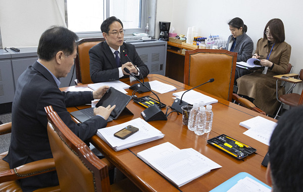 여야, 재경위서 '환율안정 3법' 의결…23일 박홍근 예산처 장관 청문회