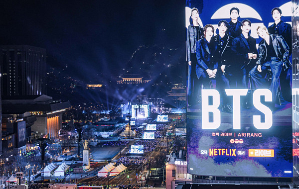 보랏빛 물들인 K뷰티‧패션‧호텔도 인산인해...팬덤 매출 ‘껑충’[BTS 노믹스]