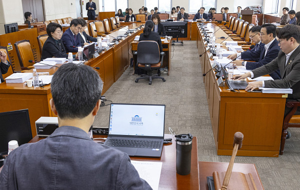 ‘노동절 법정공휴일 지정’ 공휴일법 개정안 국회 소위 통과