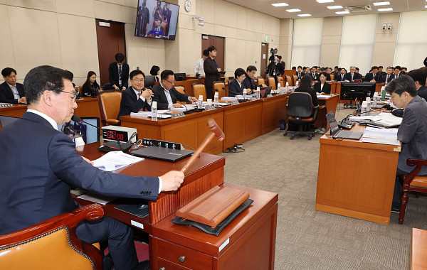 5월 1일 노동절, 법정 공휴일 지정 추진…국회 행안위 통과