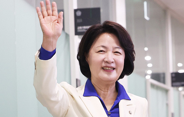 추미애 본선행에 동시 재보선 8곳…6·3 지방선거에 '미니 총선' 얹힌다