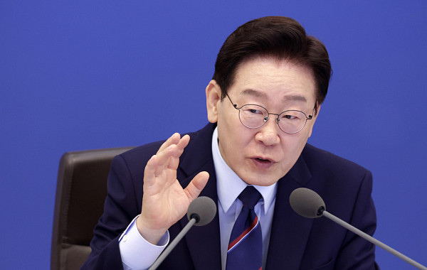 李대통령 “한국 부채 위험 낮아”…IMF 발언 띄우며 긴축론 재반박