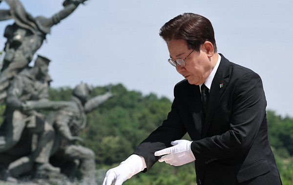 이재명 “헌신은 예우, 친일파 배신은 단죄”…현충일 메시지