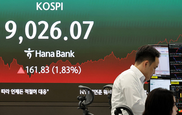 코스피, 올해 두 배 급등해 9000선 돌파…삼전·SK하닉 외 시총 상위 대격변 [꿈의 9000피 시대]
