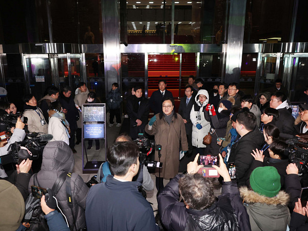 ‘12.3 비상계엄 사태 1년, 다크투어’ 일일 도슨트로 나선 우원식 국회의장 [포토]