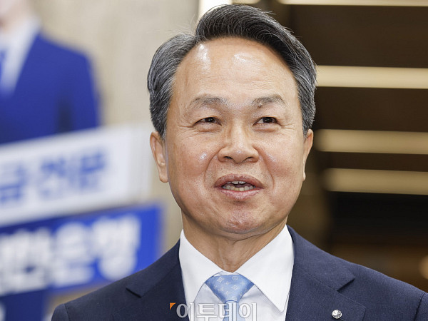 진옥동 신한금융 회장, 연임 성공 [포토]